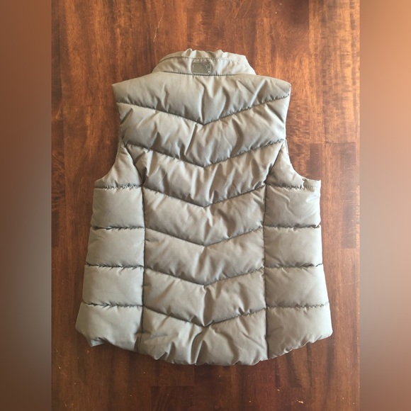 H&M Kids Vest - size 6-8 - Picture 4 of 13